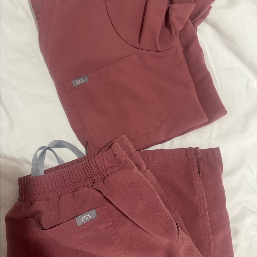 FIGS Rosewood Mauve Scrub Set